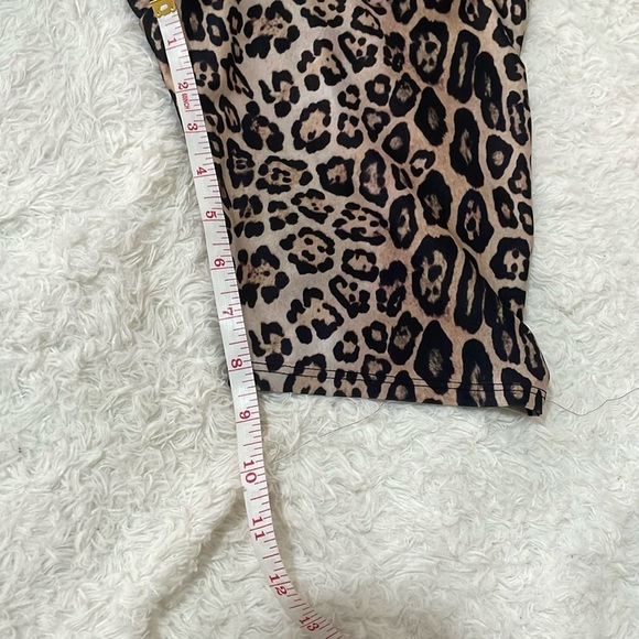 Onzie Leopard Print Biker Shorts leggings - Picture 6 of 10